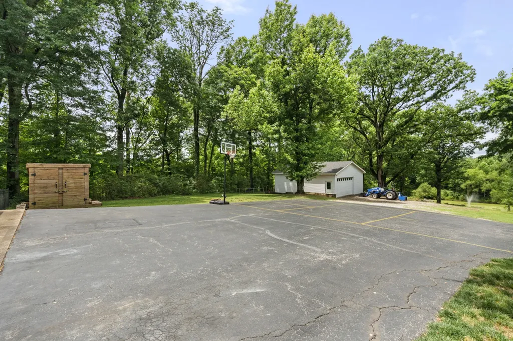 1100 Mill Road Dickson TN 37055