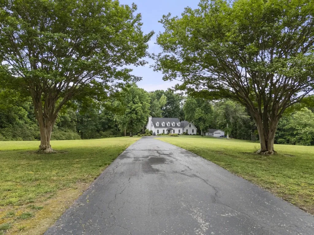 1100 Mill Road Dickson TN 37055