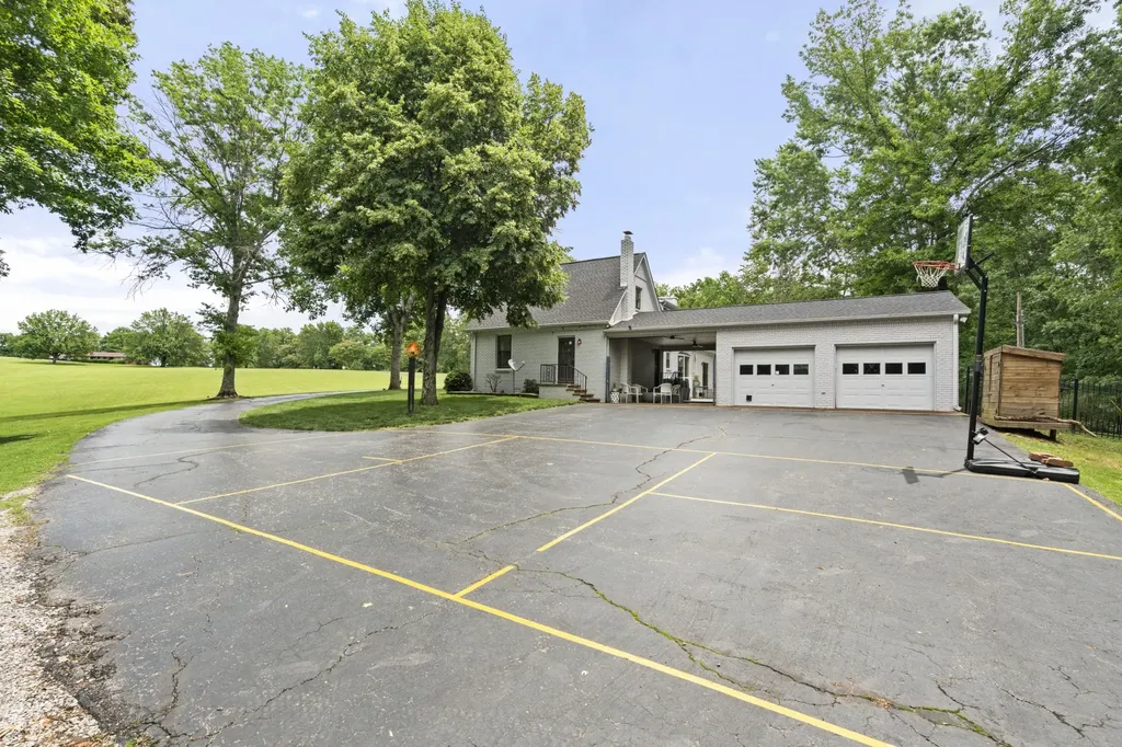 1100 Mill Road Dickson TN 37055