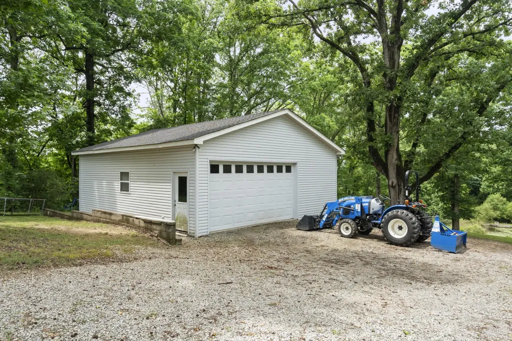 1100 Mill Road Dickson TN 37055