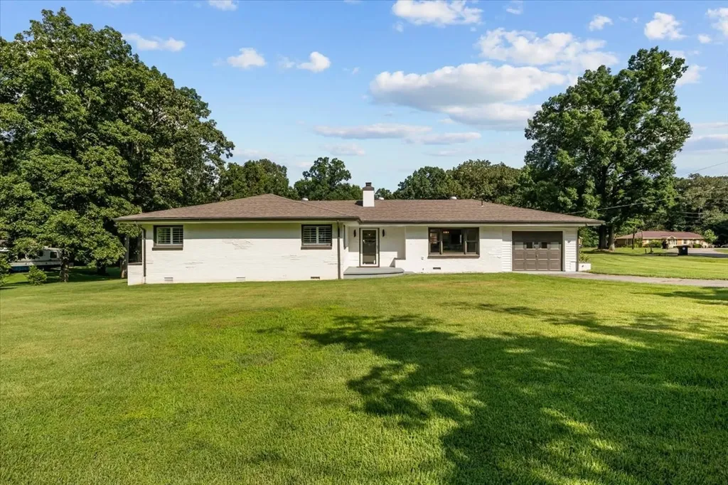 215 Sunset Drive New Johnsonville TN 37134