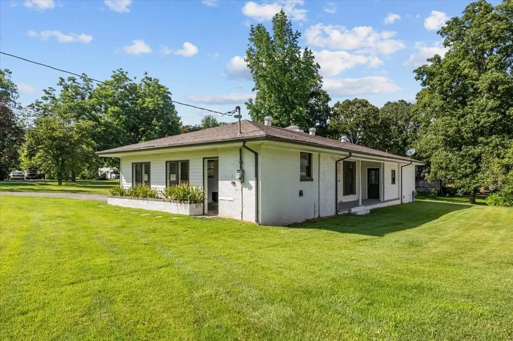 215 Sunset Drive New Johnsonville TN 37134