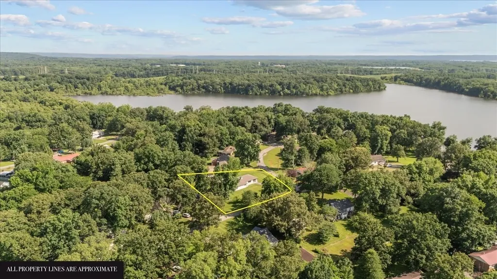 215 Sunset Drive New Johnsonville TN 37134