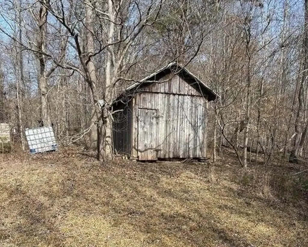 809 State Highway 310 Englewood TN 37329