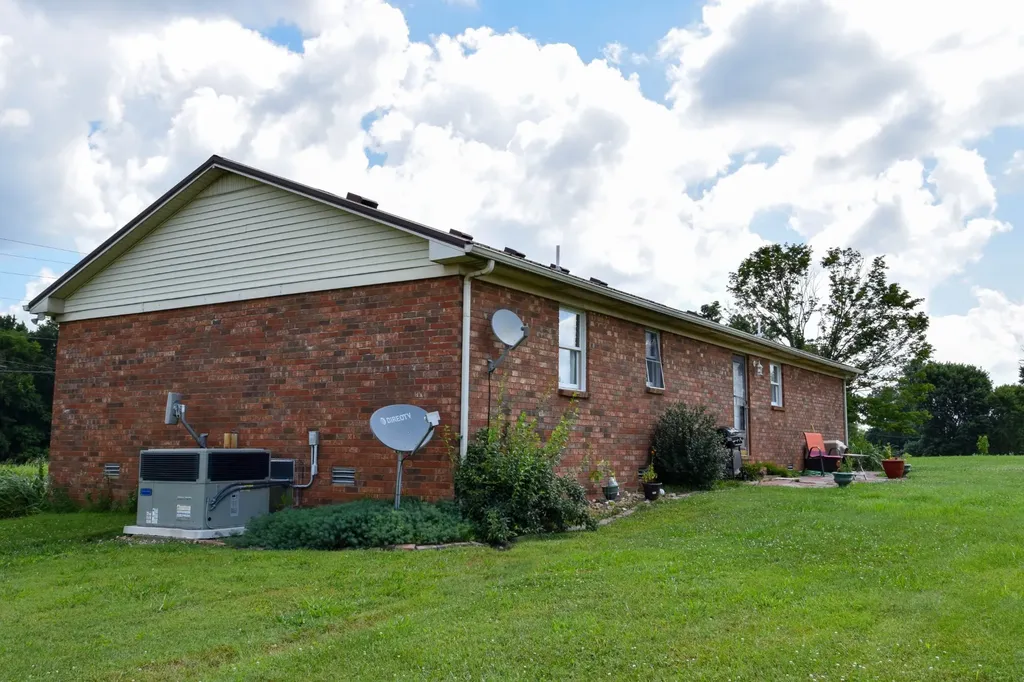 135 Old Hwy 52w Portland TN 37148