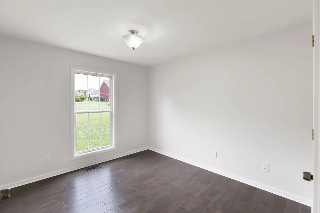 8001 Anna Court Greenbrier TN 37073