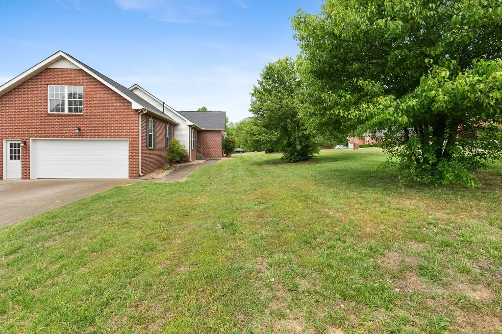 8001 Anna Court Greenbrier TN 37073
