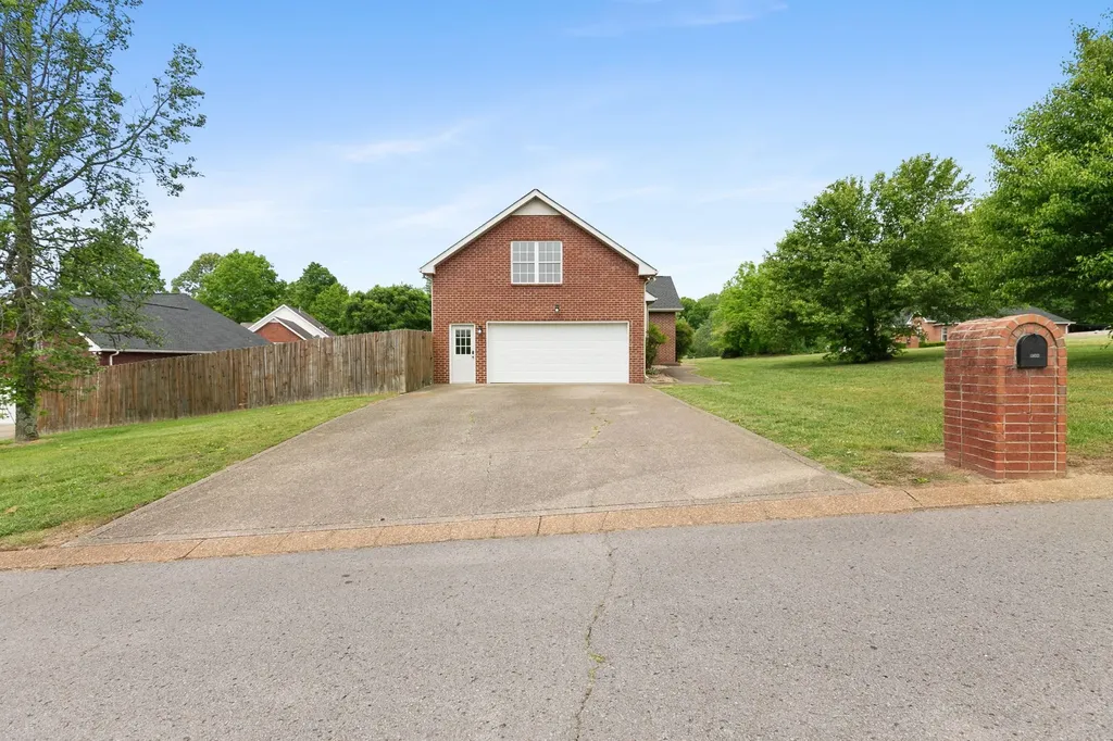 8001 Anna Court Greenbrier TN 37073