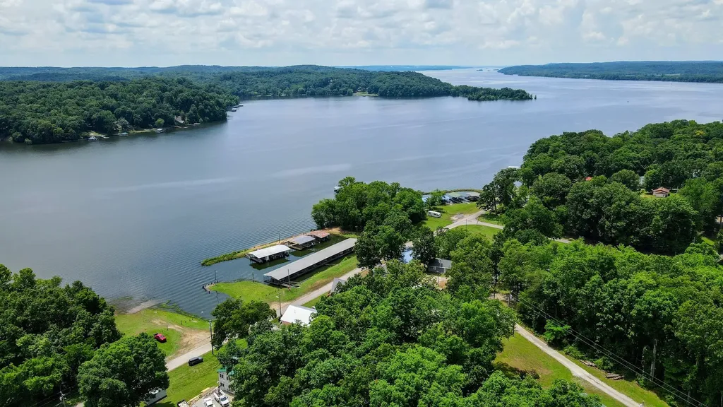 33 Creek View Lane Waverly TN 37185