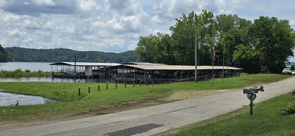 33 Creek View Lane Waverly TN 37185