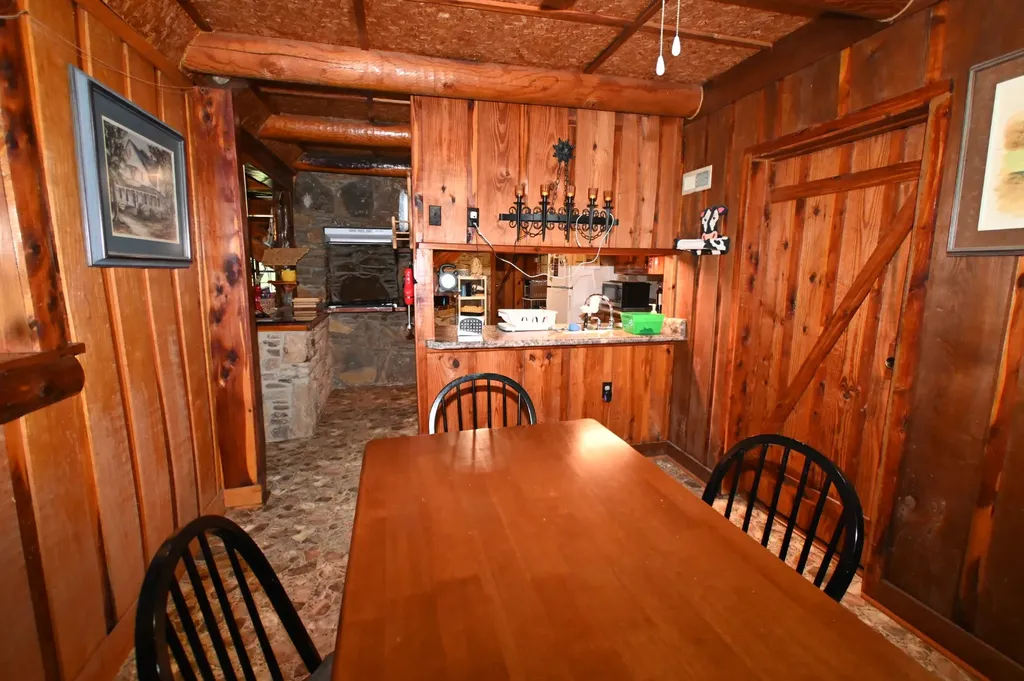 8821 Highway 412, E Linden TN 37096