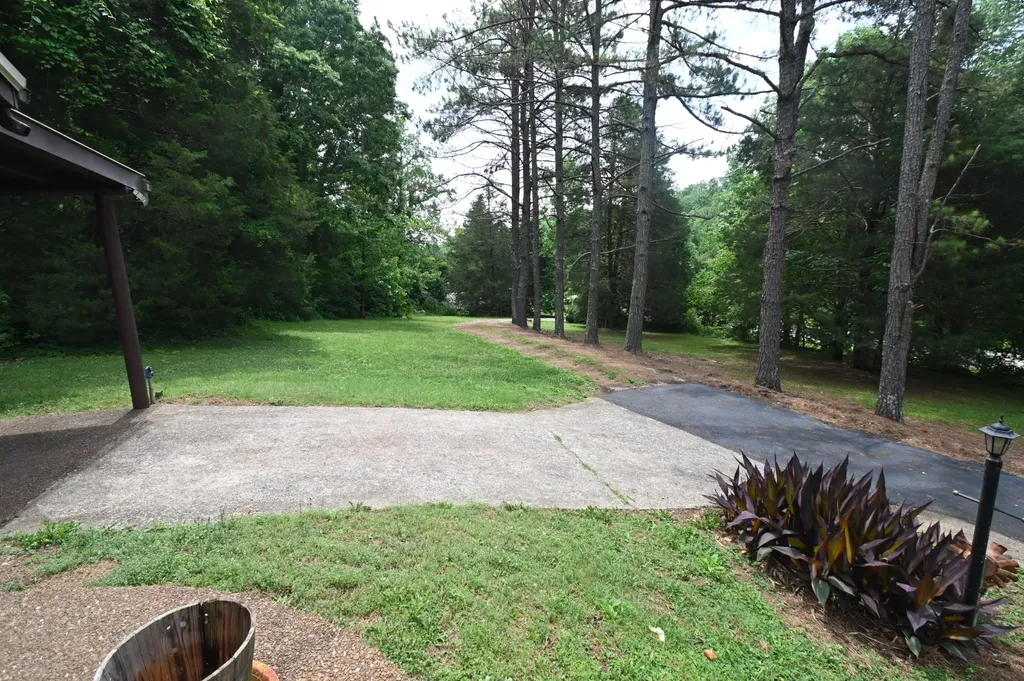 8821 Highway 412, E Linden TN 37096