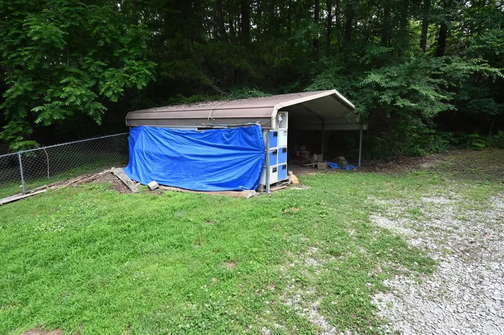 8821 Highway 412, E Linden TN 37096