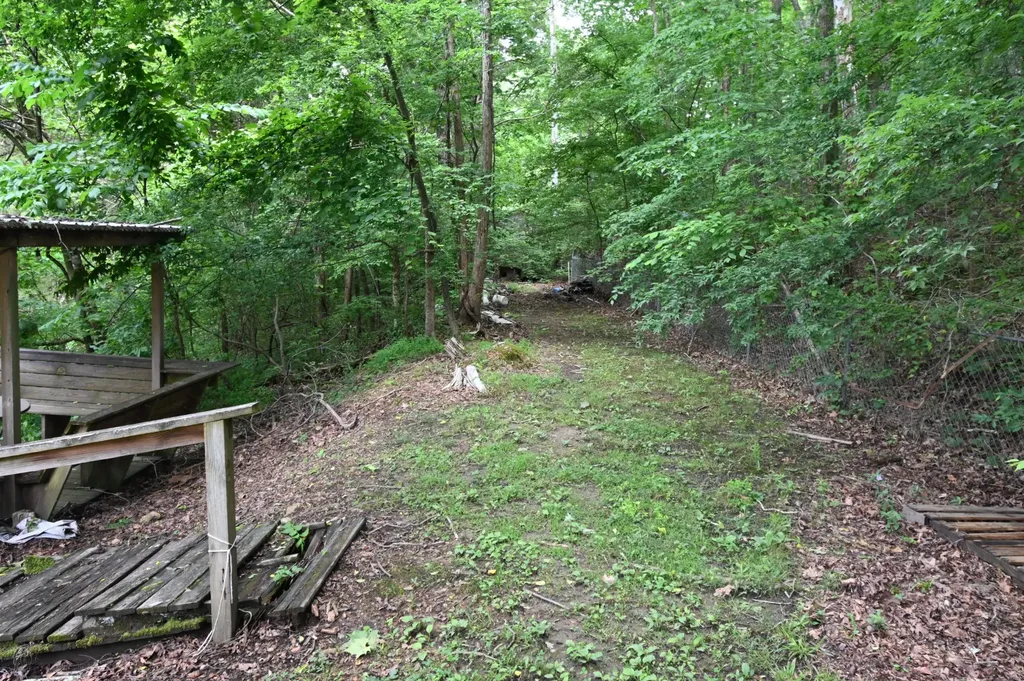 8821 Highway 412, E Linden TN 37096