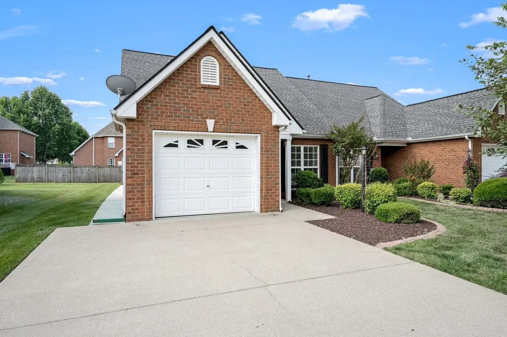 348 Golfview Court Murfreesboro TN 37127