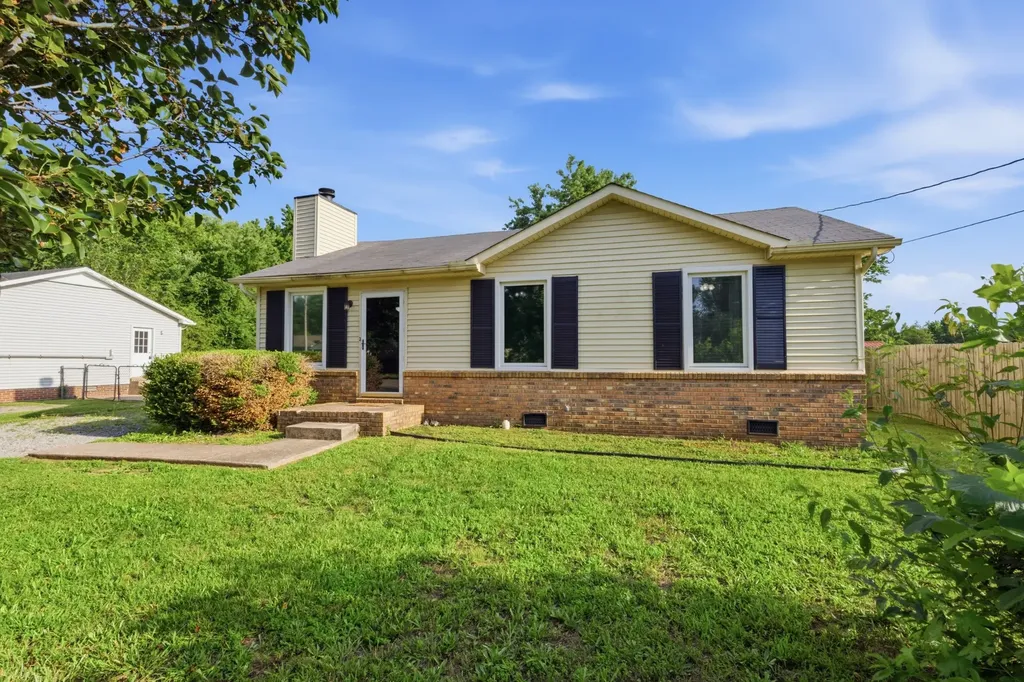 688 Debbie Drive Clarksville TN 37042