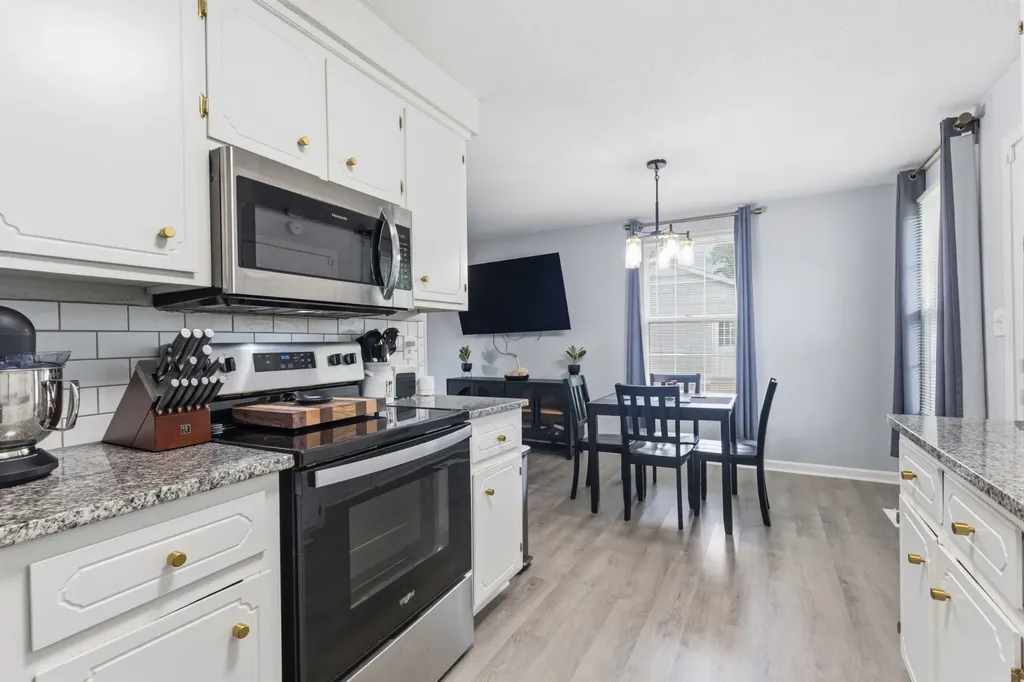 688 Debbie Drive Clarksville TN 37042