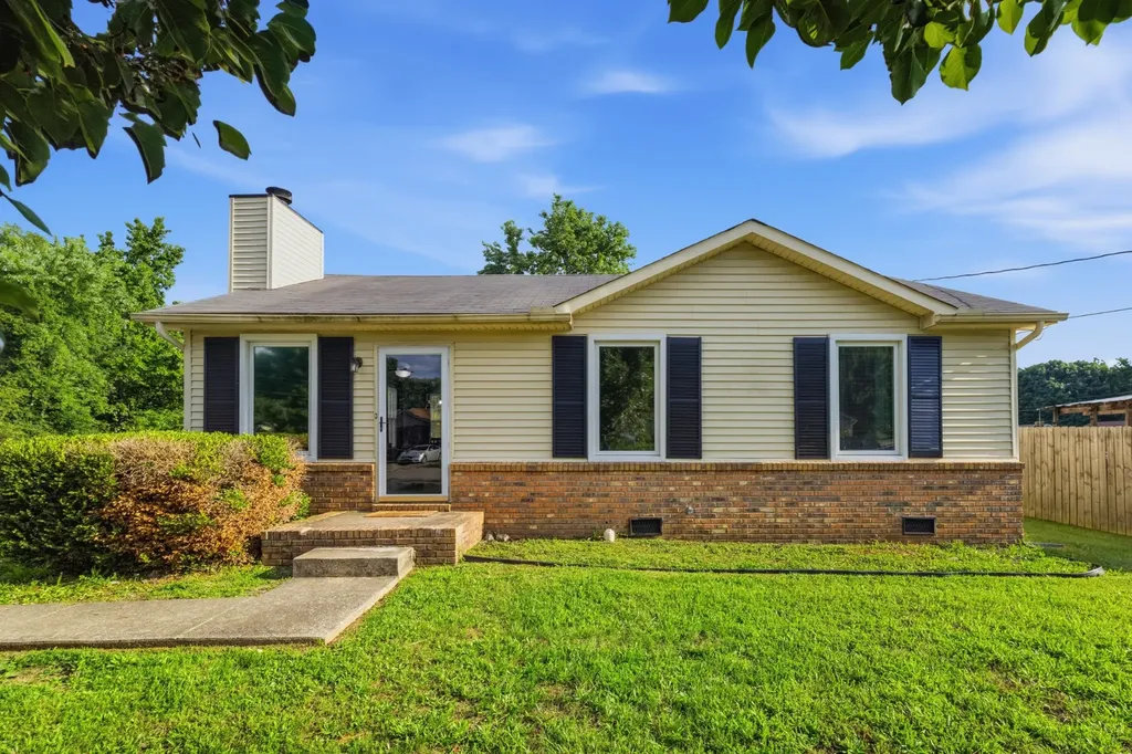 688 Debbie Drive Clarksville TN 37042