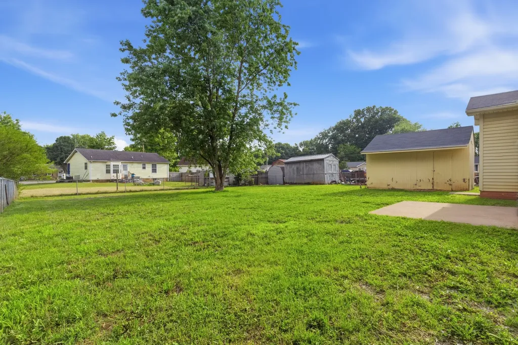 688 Debbie Drive Clarksville TN 37042