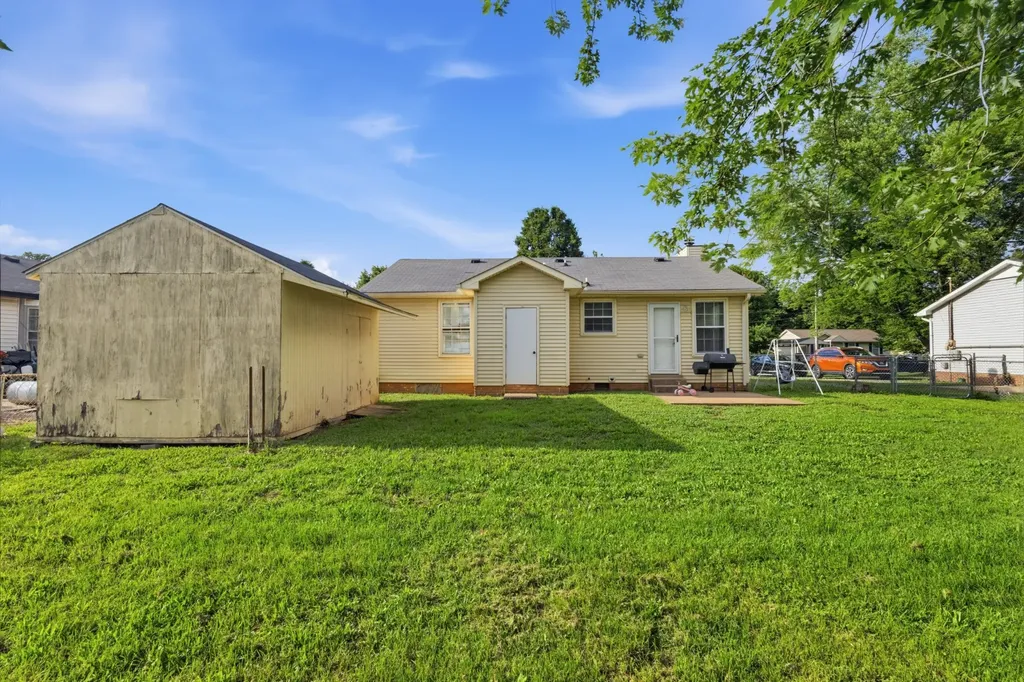 688 Debbie Drive Clarksville TN 37042