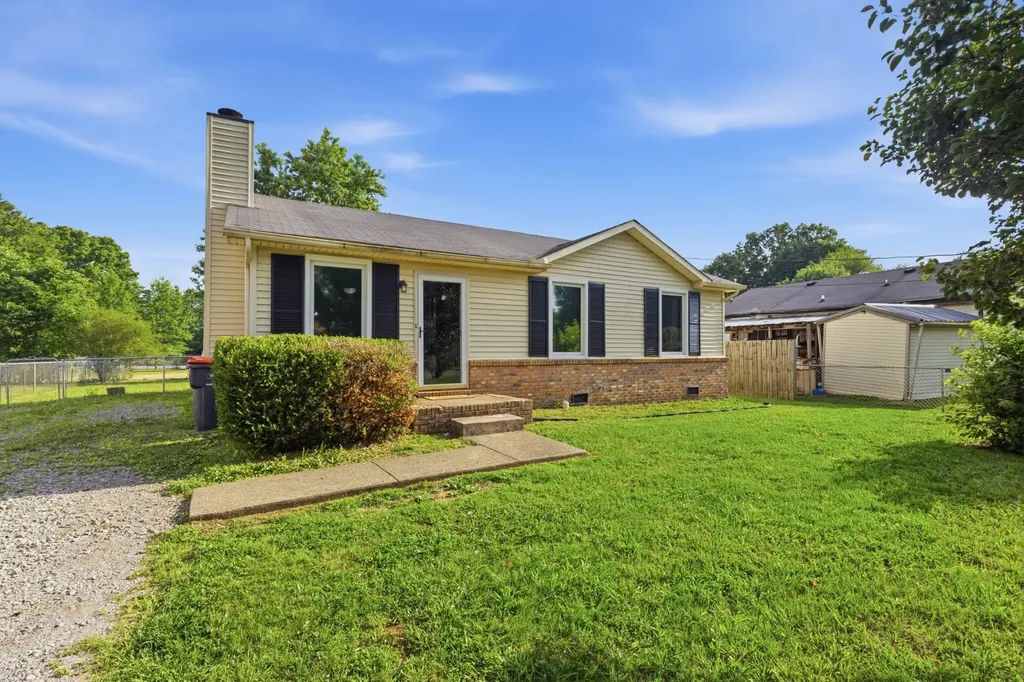 688 Debbie Drive Clarksville TN 37042