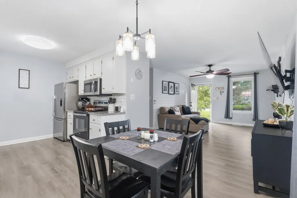 688 Debbie Drive Clarksville TN 37042