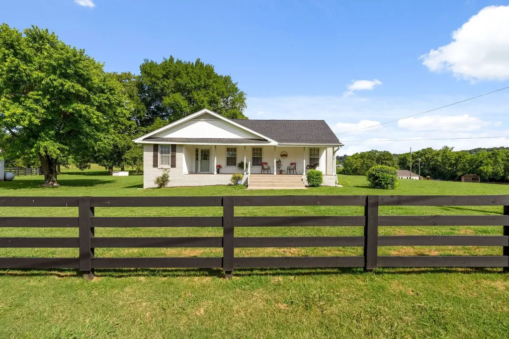 5451 Carters Creek Pike Thompsons Station TN 37179