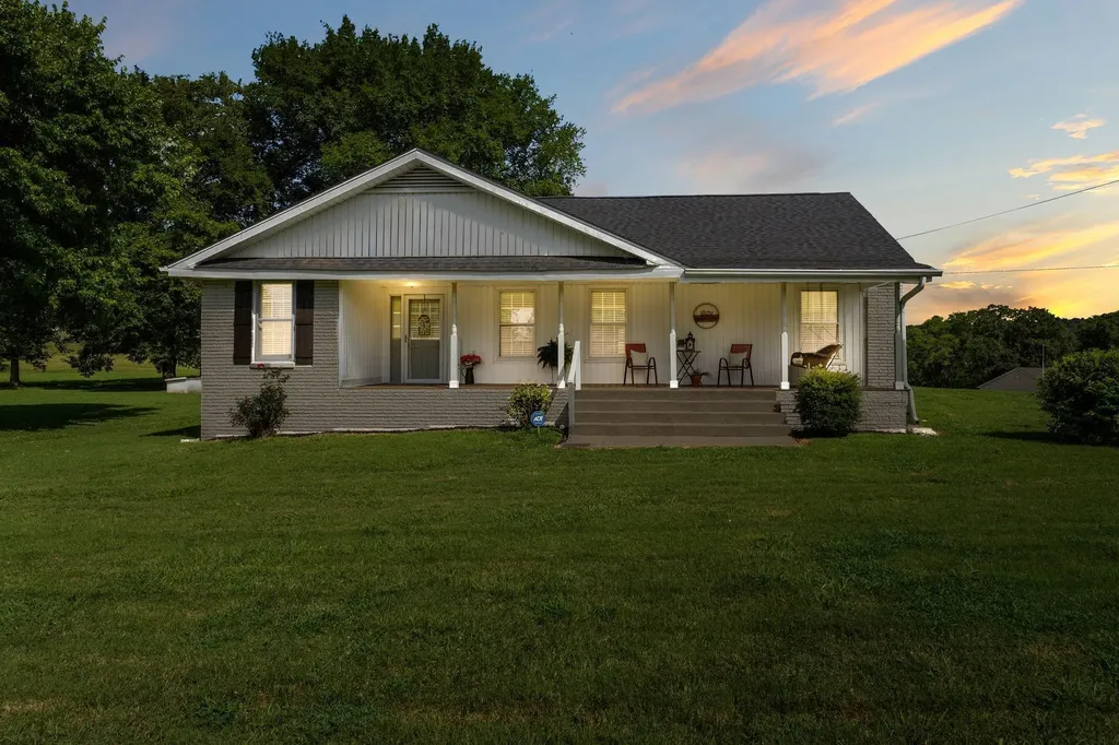 5451 Carters Creek Pike Thompsons Station TN 37179