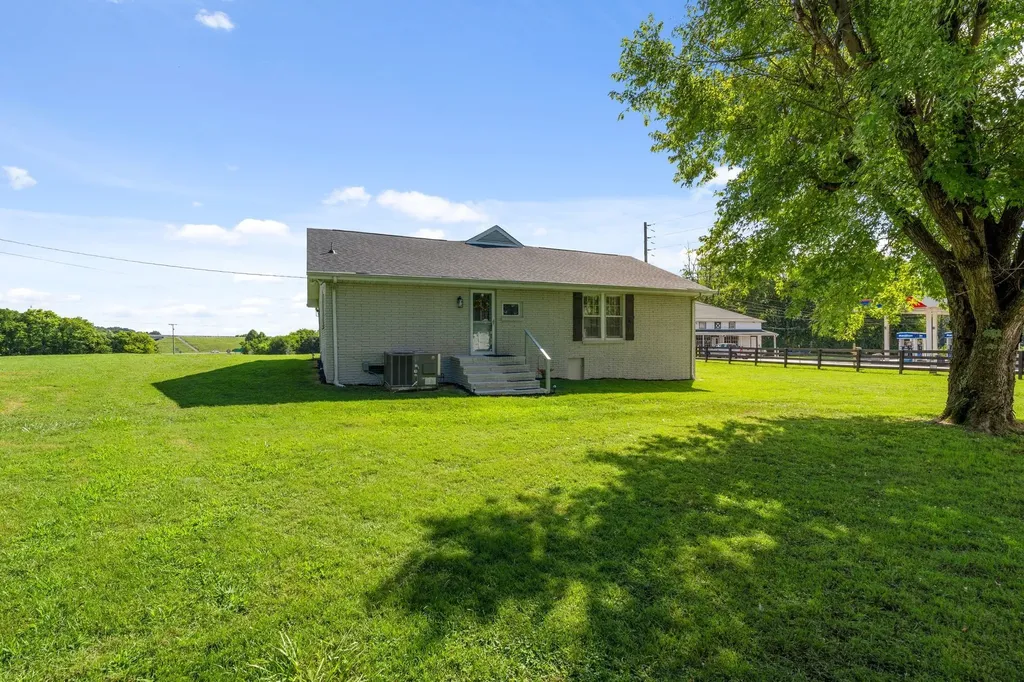 5451 Carters Creek Pike Thompsons Station TN 37179