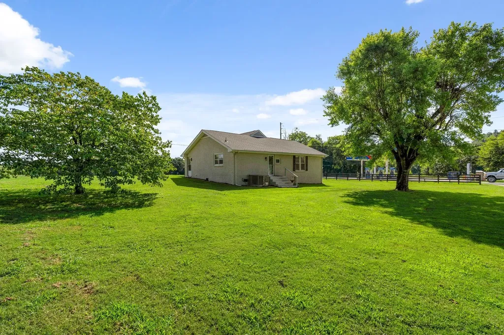 5451 Carters Creek Pike Thompsons Station TN 37179