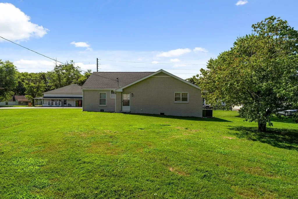 5451 Carters Creek Pike Thompsons Station TN 37179
