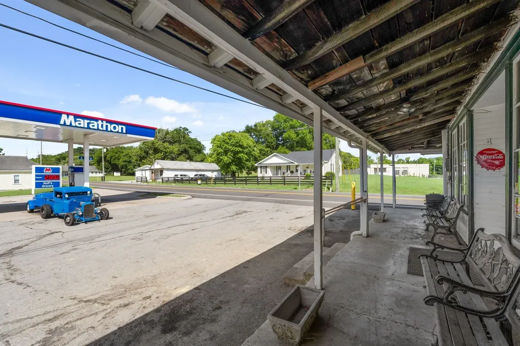 5451 Carters Creek Pike Thompsons Station TN 37179