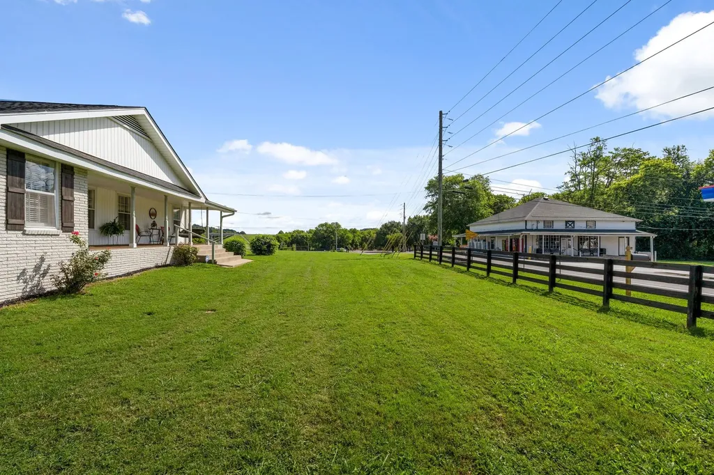 5451 Carters Creek Pike Thompsons Station TN 37179