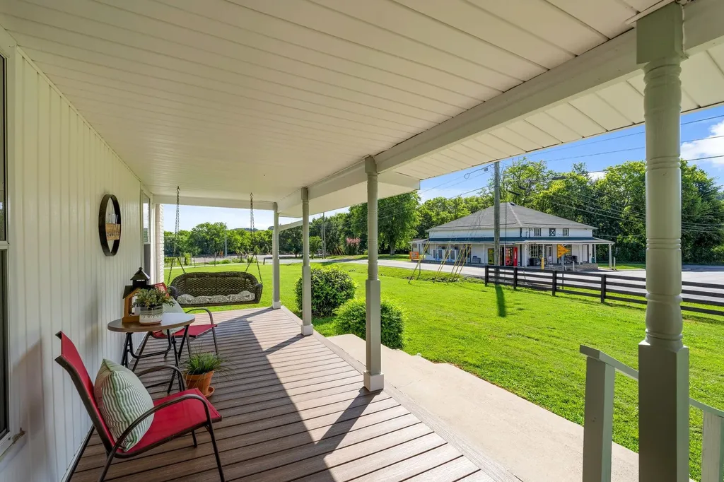 5451 Carters Creek Pike Thompsons Station TN 37179