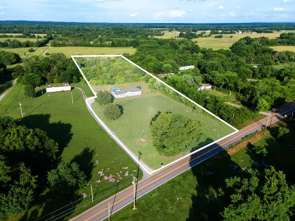 2861 Verona Caney Road Lewisburg TN 37091