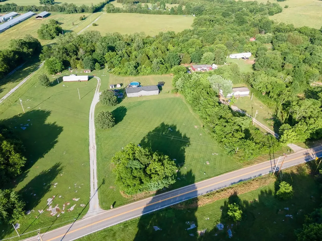 2861 Verona Caney Road Lewisburg TN 37091
