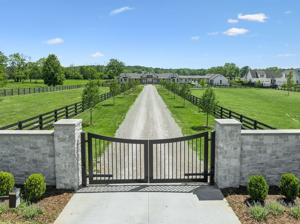 2077 Wilson Pike Franklin TN 37067