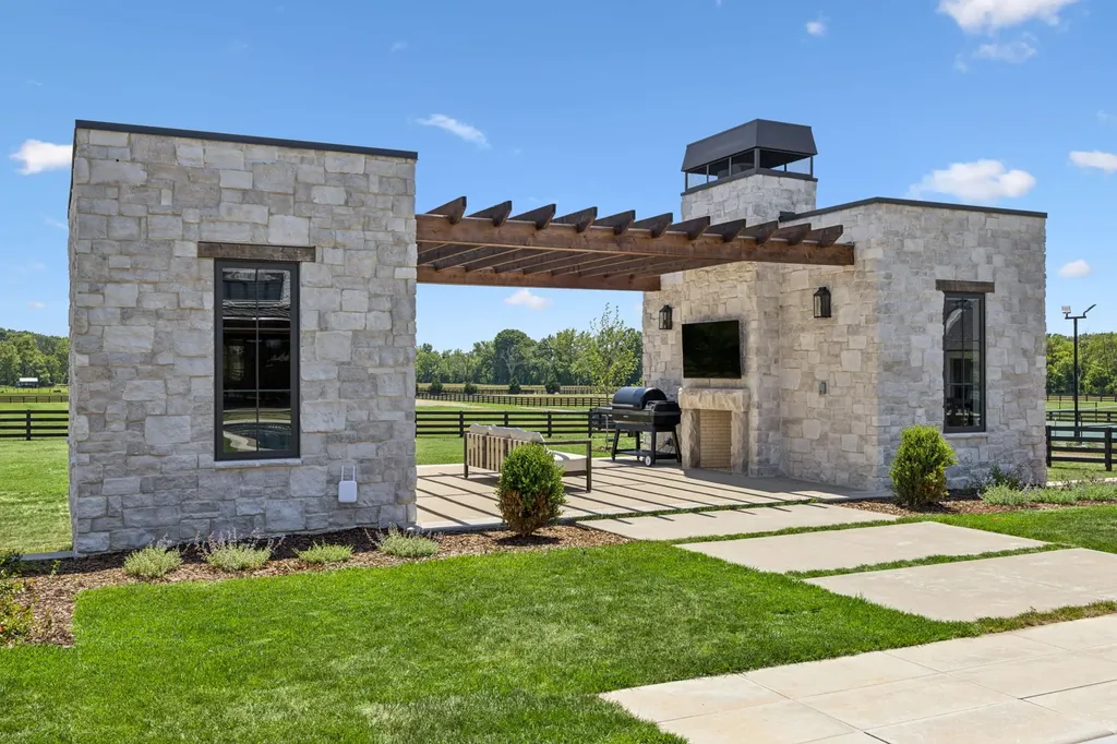 2077 Wilson Pike Franklin TN 37067