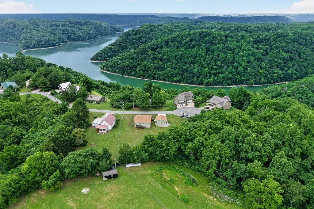 240 Dillon Lane Baxter TN 38544