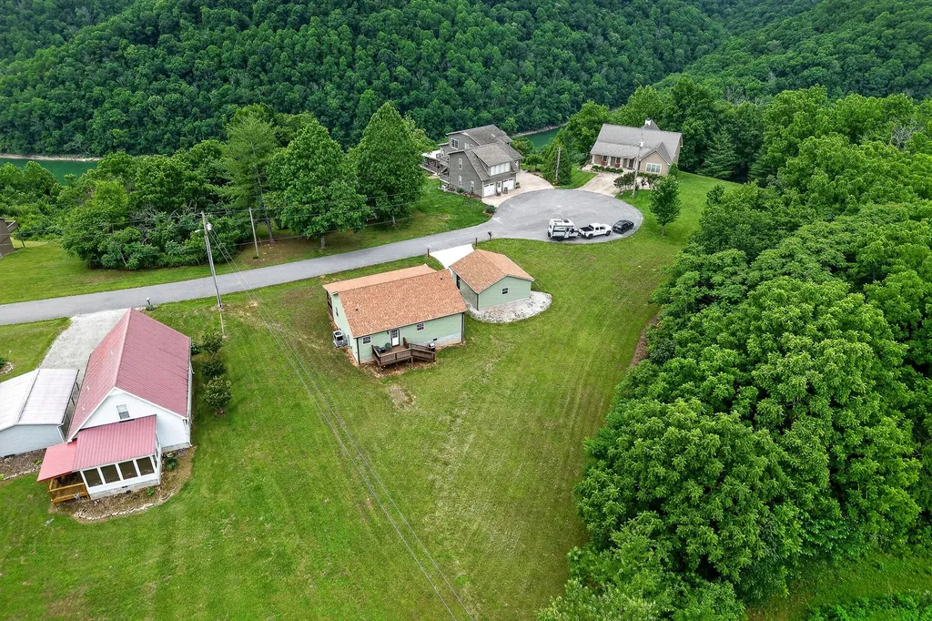 240 Dillon Lane Baxter TN 38544