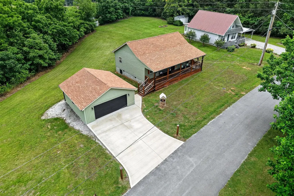 240 Dillon Lane Baxter TN 38544