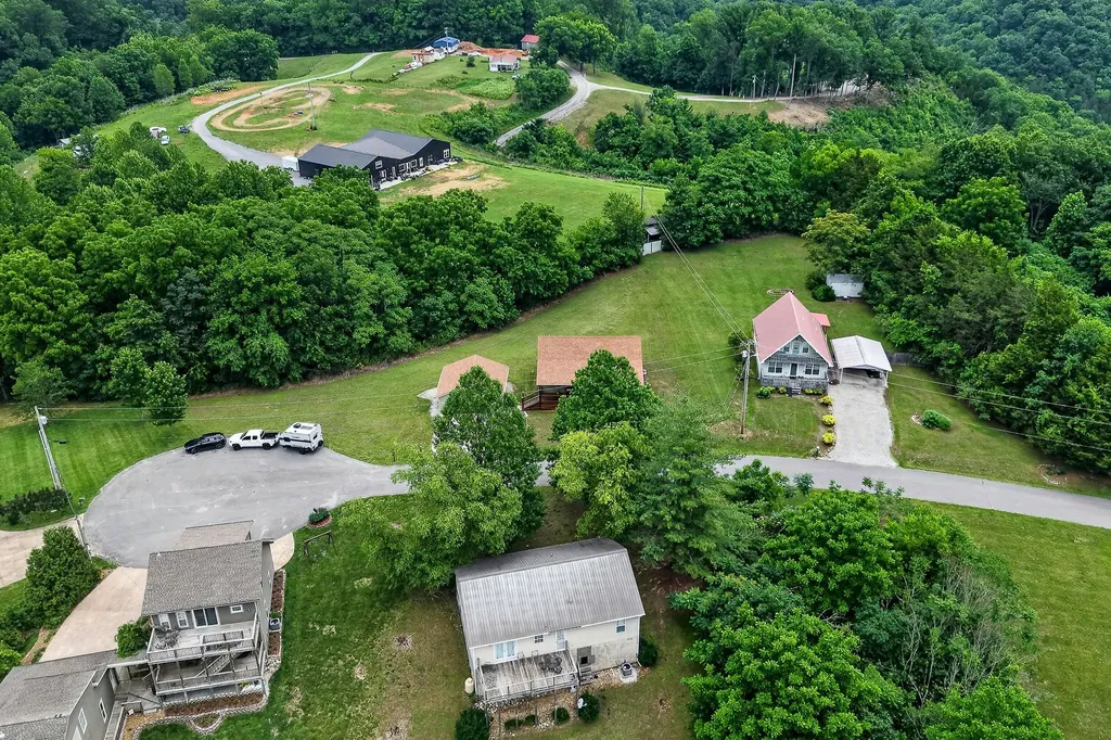 240 Dillon Lane Baxter TN 38544