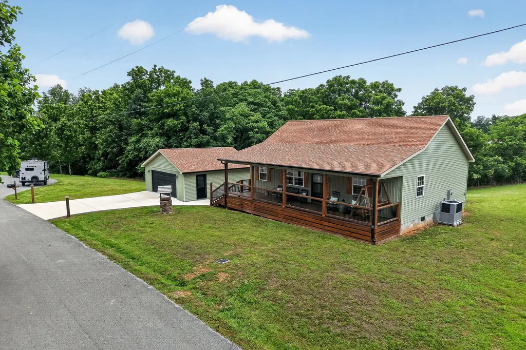 240 Dillon Lane Baxter TN 38544