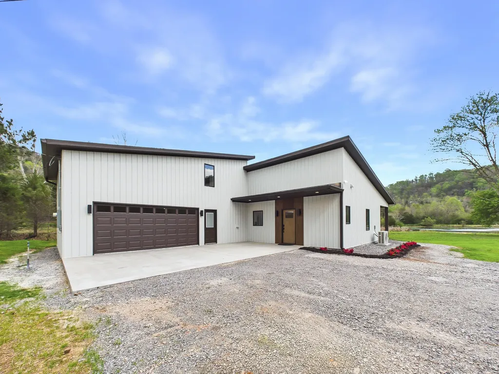1483 Reagan Valley Road Tellico Plains TN 37385