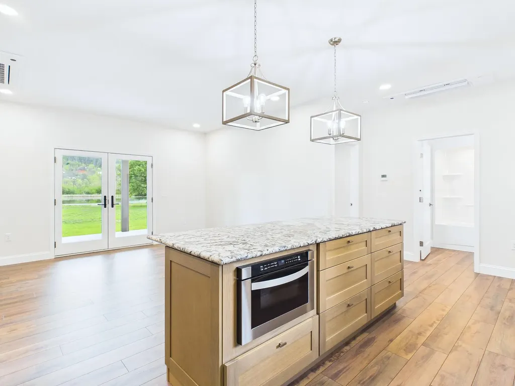 1483 Reagan Valley Road Tellico Plains TN 37385