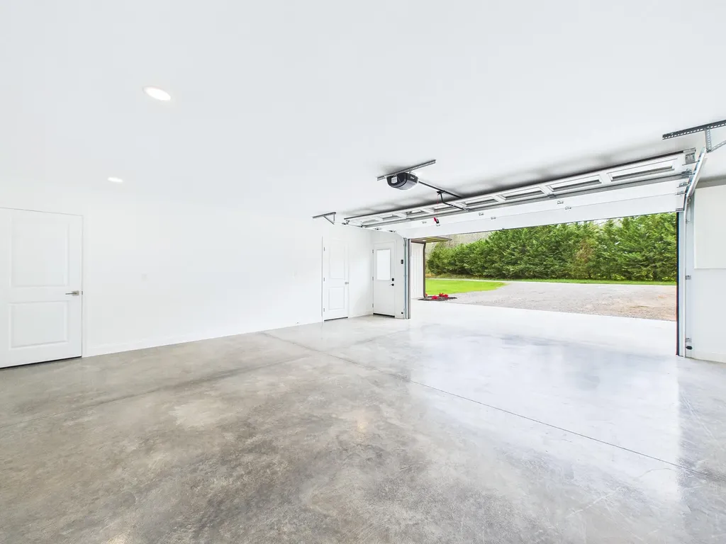 1483 Reagan Valley Road Tellico Plains TN 37385
