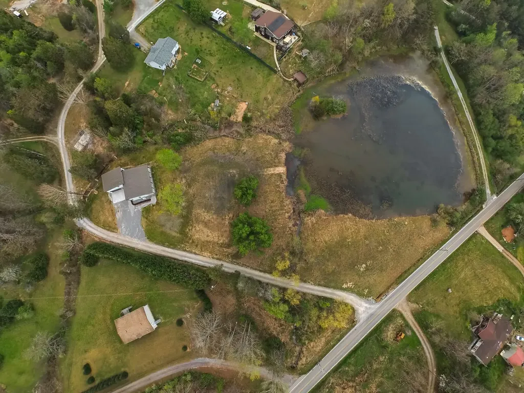 1483 Reagan Valley Road Tellico Plains TN 37385