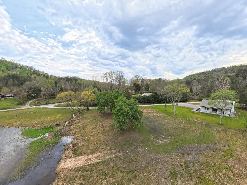 1483 Reagan Valley Road Tellico Plains TN 37385