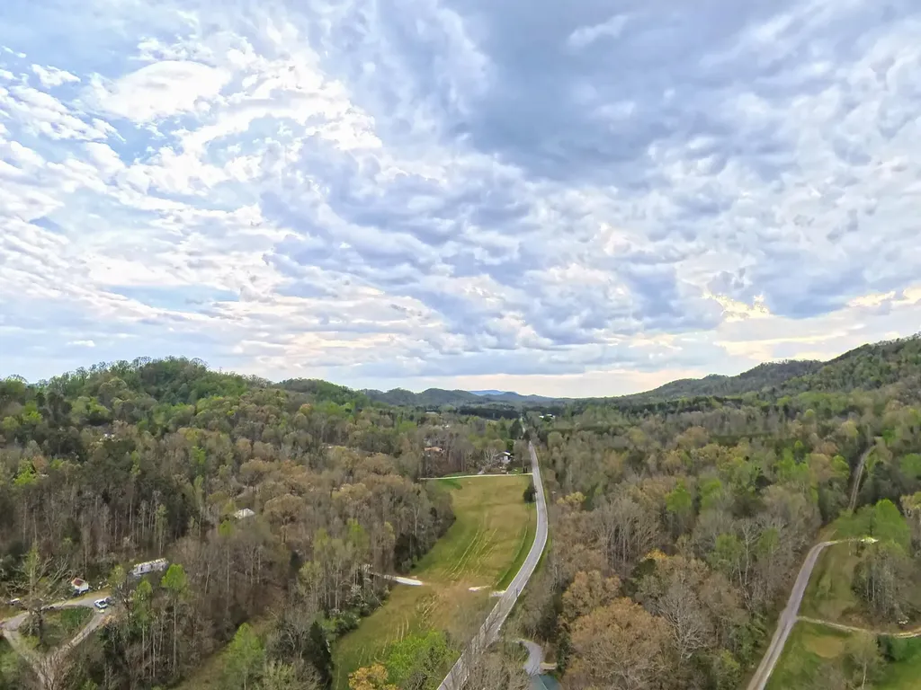 1483 Reagan Valley Road Tellico Plains TN 37385