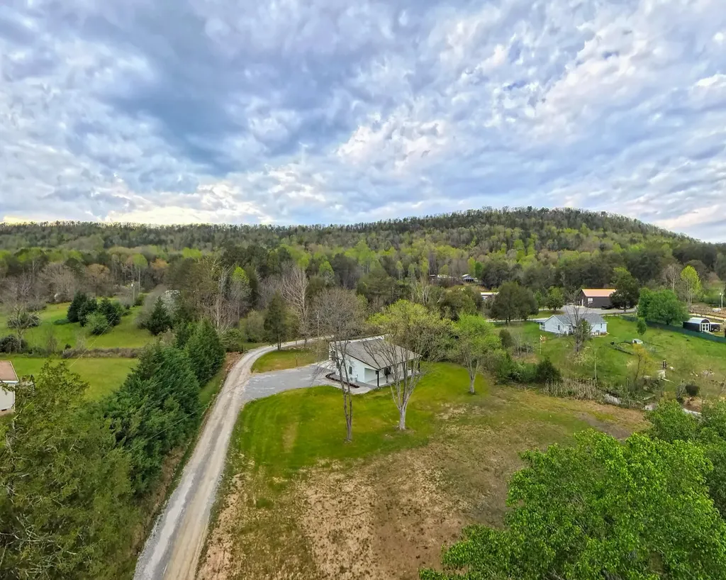 1483 Reagan Valley Road Tellico Plains TN 37385